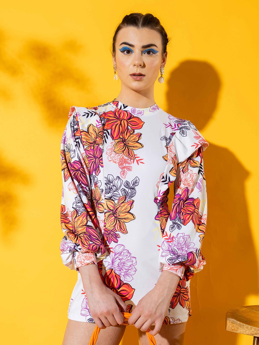 

Stylecast X Hersheinbox White & Pink Floral Printed Puff Sleeves Sheath Mini Dress