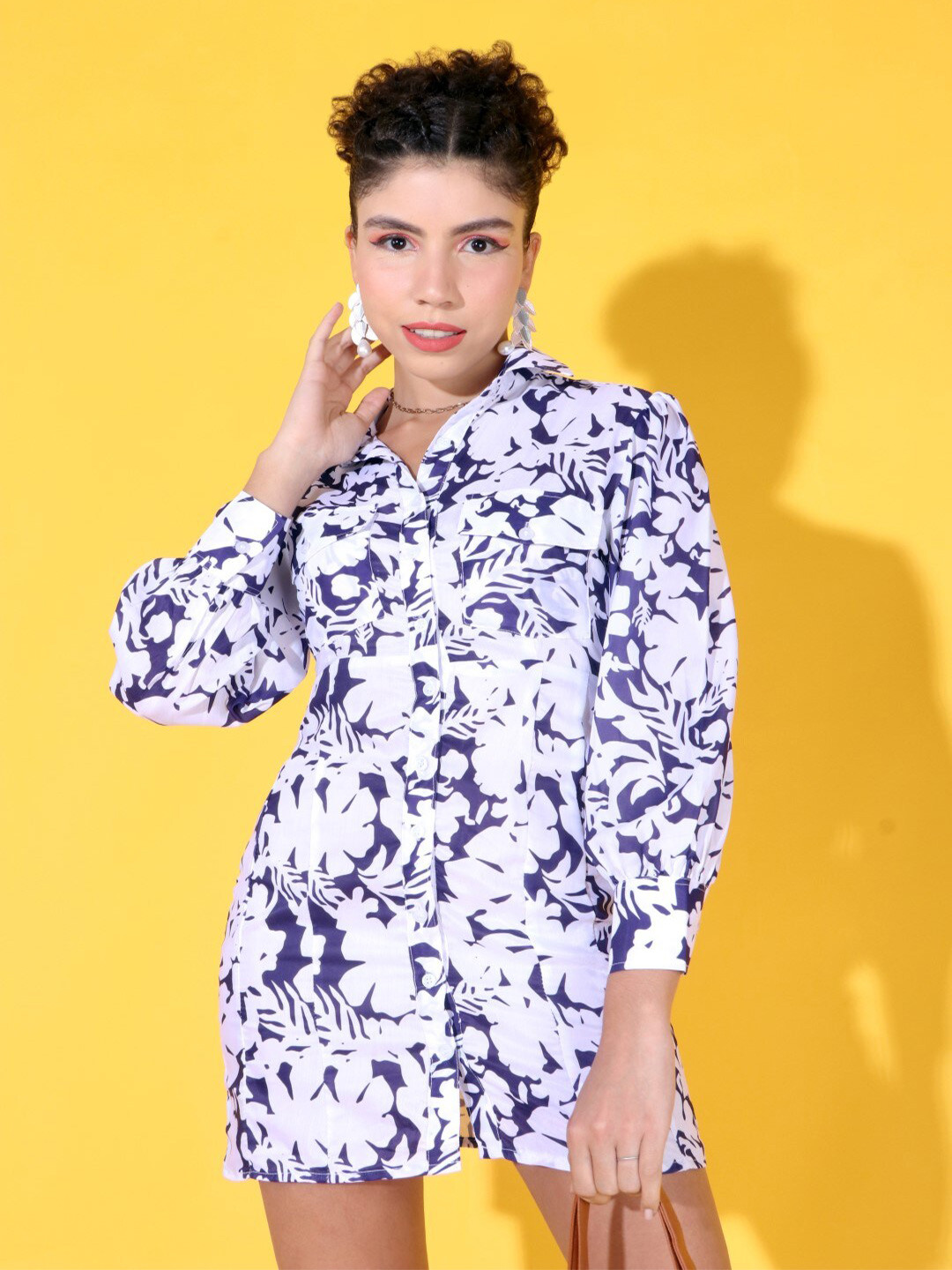 

Stylecast X Hersheinbox Abstract Printed Cuffed Sleeves Mini Shirt Dress, White