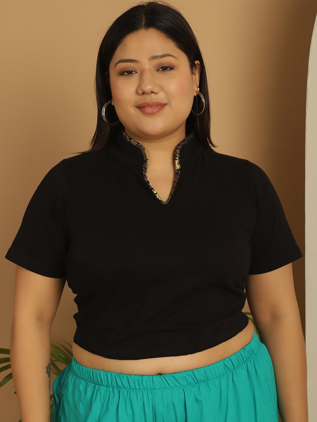 

theRebelinme Plus Size Mandarin Collar Cotton Crop Top, Black