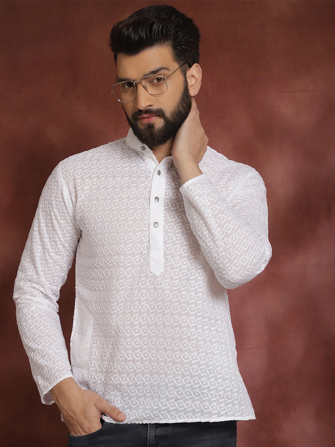 

SOJANYA Geometric Embroidered Chikankari Pure Cotton Short Kurta, White