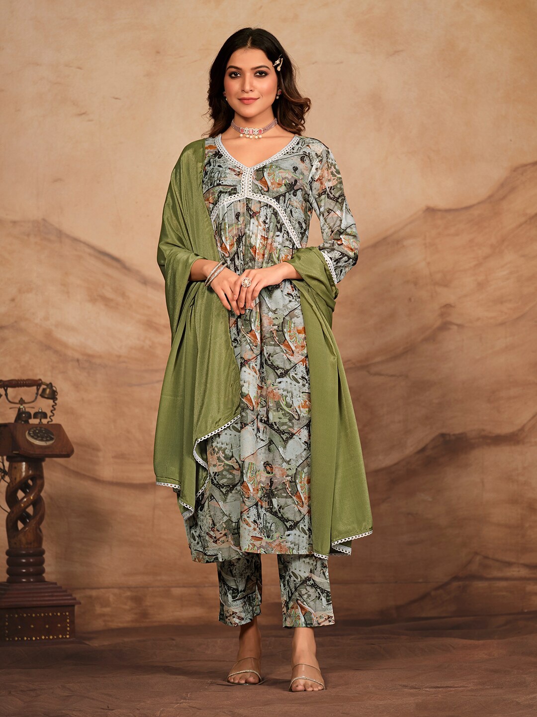 

NAINVISH Floral Printed Empire Anarkali Kurta with Trouser & Dupatta, Grey