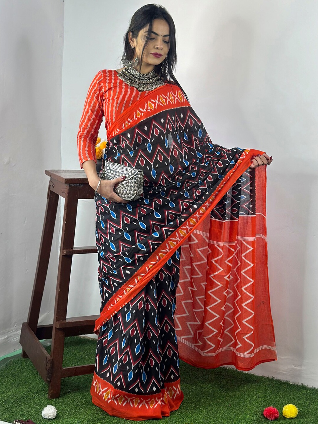 

KALINI Ethnic Motifs Printed Pure Cotton Ikat Saree, Black