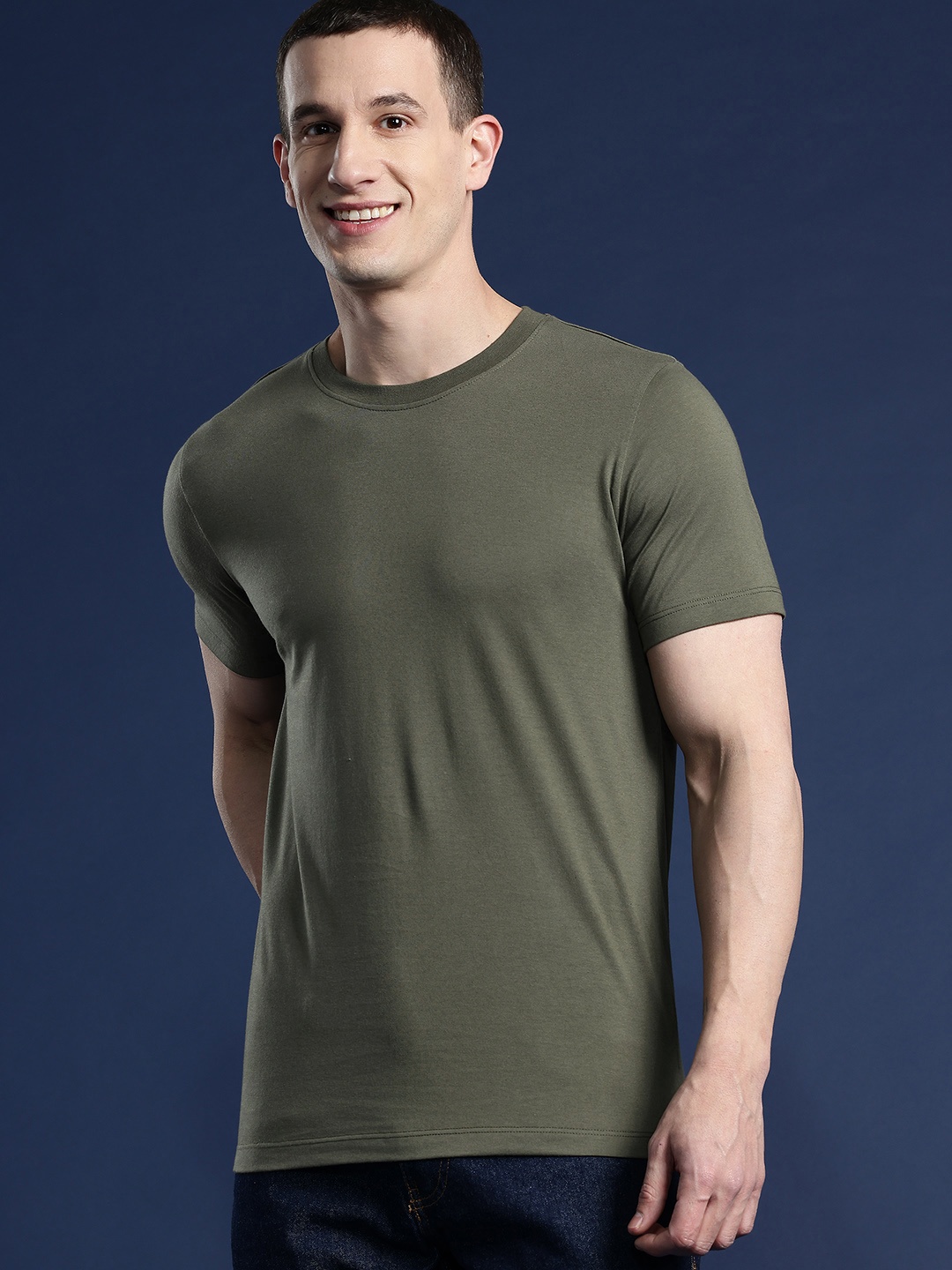 

Mast & Harbour Men Solid Regular Fit T-shirt, Olive