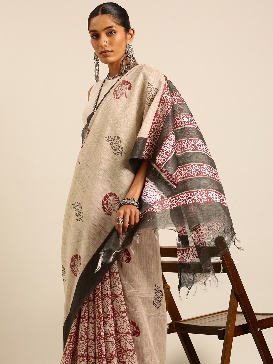 

Taavi Floral Handloom Block Print Saree, Off white