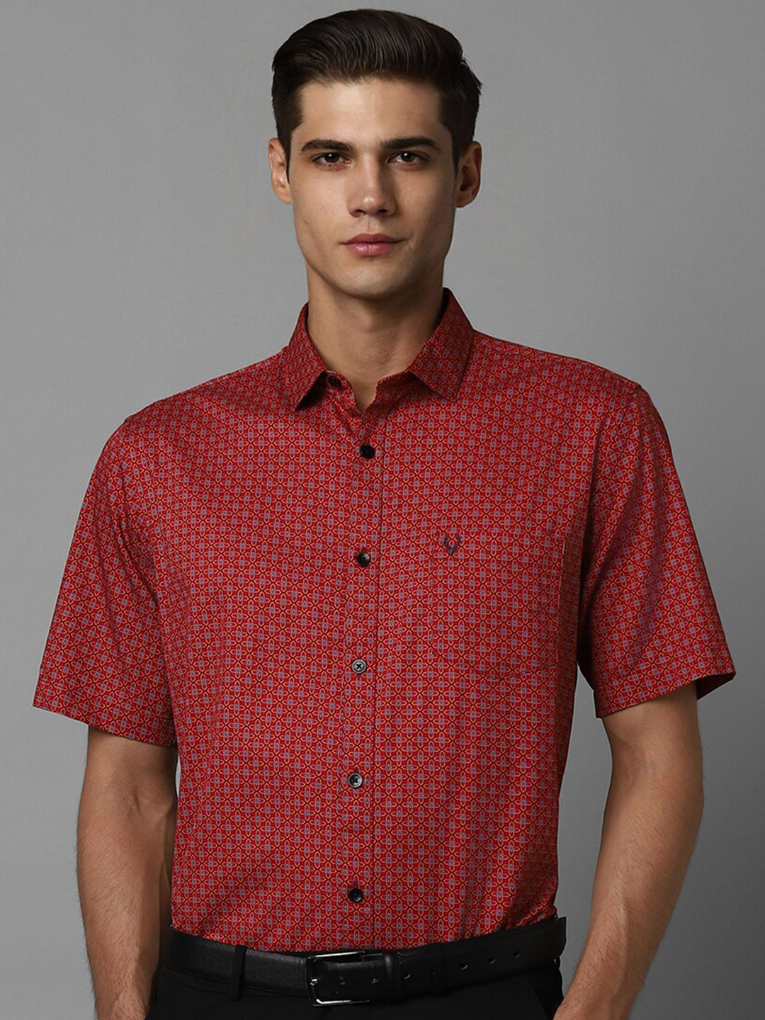 

Allen Solly Slim Fit Floral Spread Collar Chest Pocket Half Sleeves Cotton Formal Shirt, Red