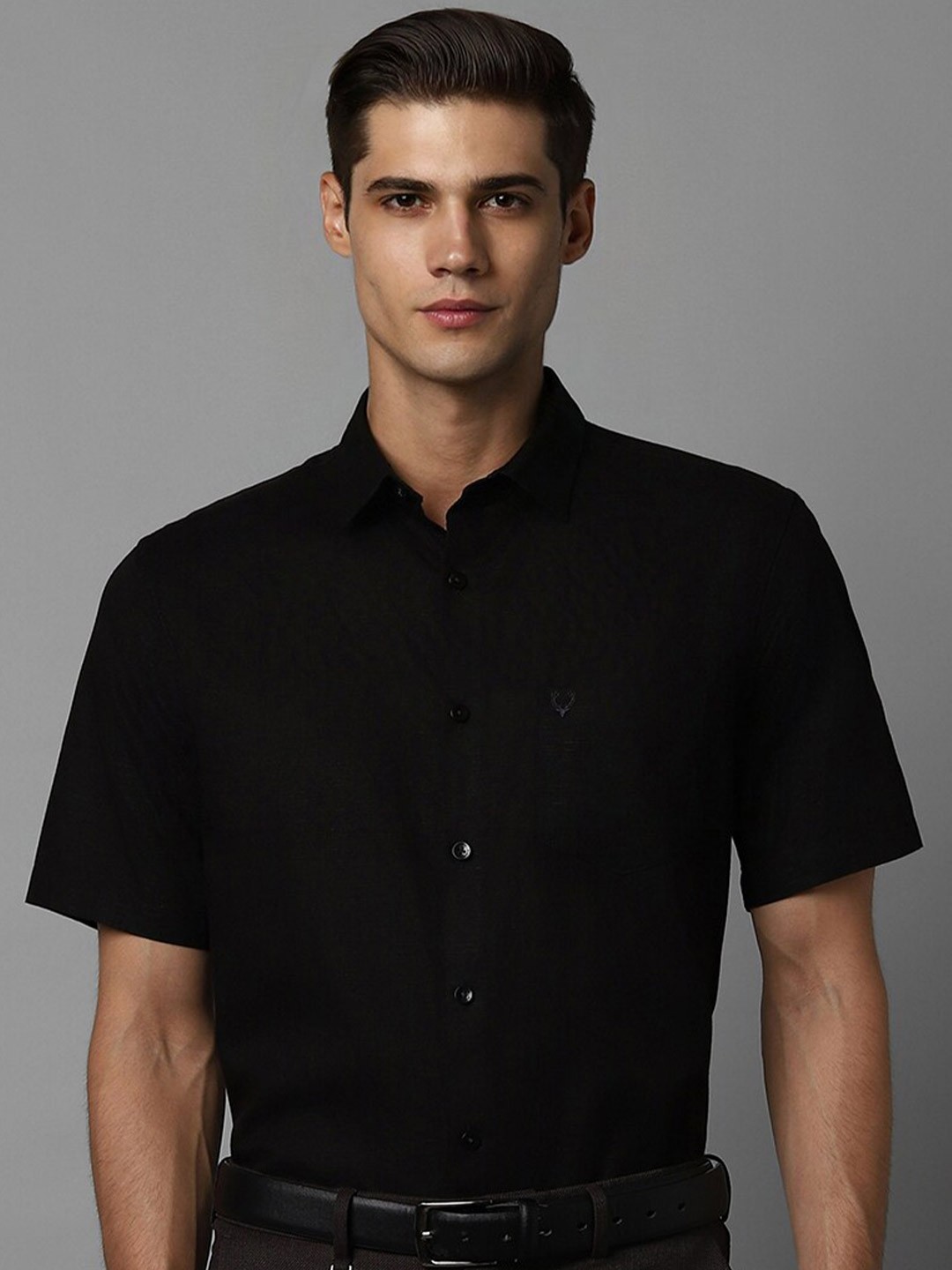 

Allen Solly Slim Fit Half Sleeves Opaque Cotton Formal Shirt, Black