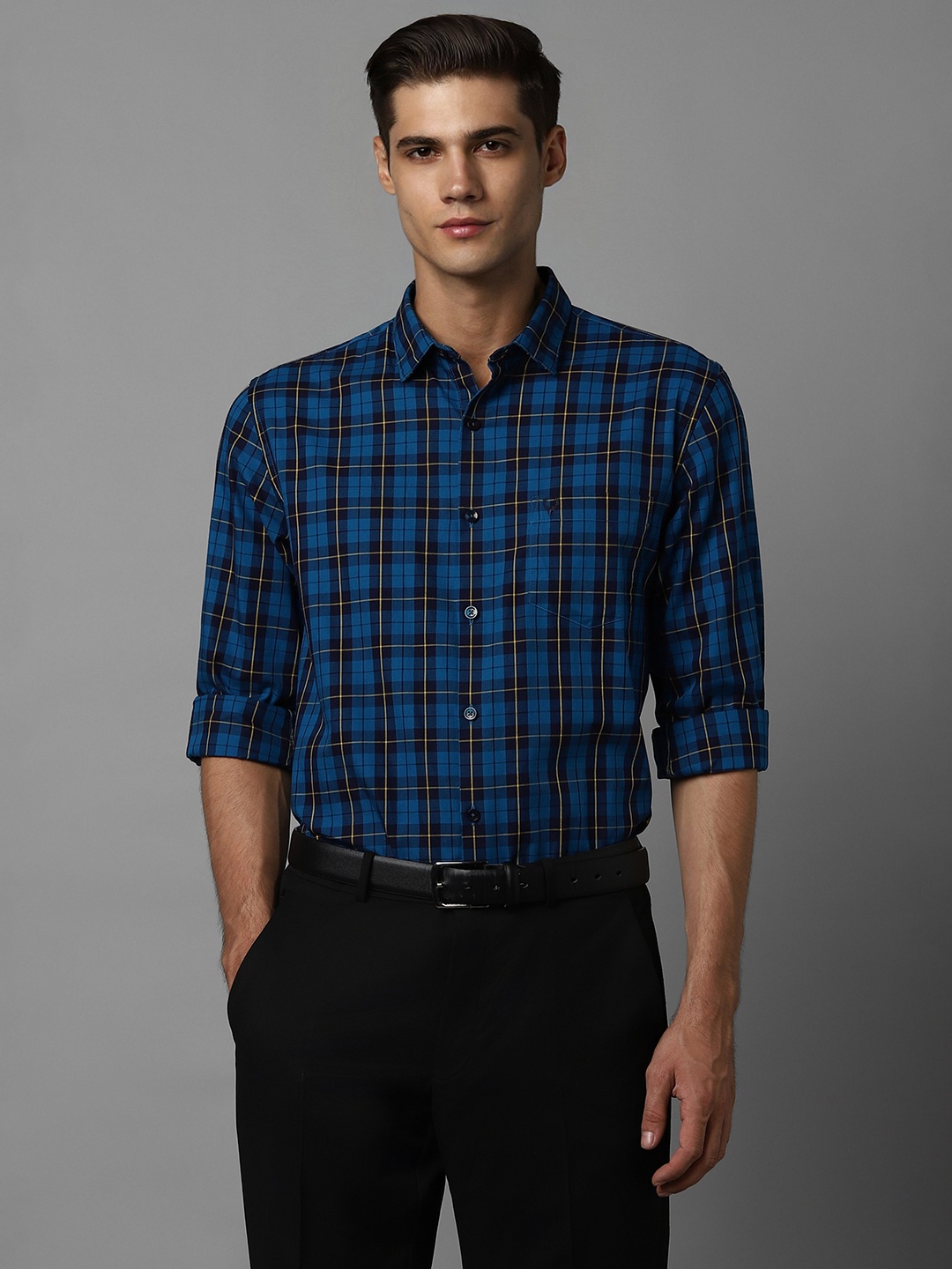 

Allen Solly Men Blue Slim Fit Opaque Checked Formal Shirt
