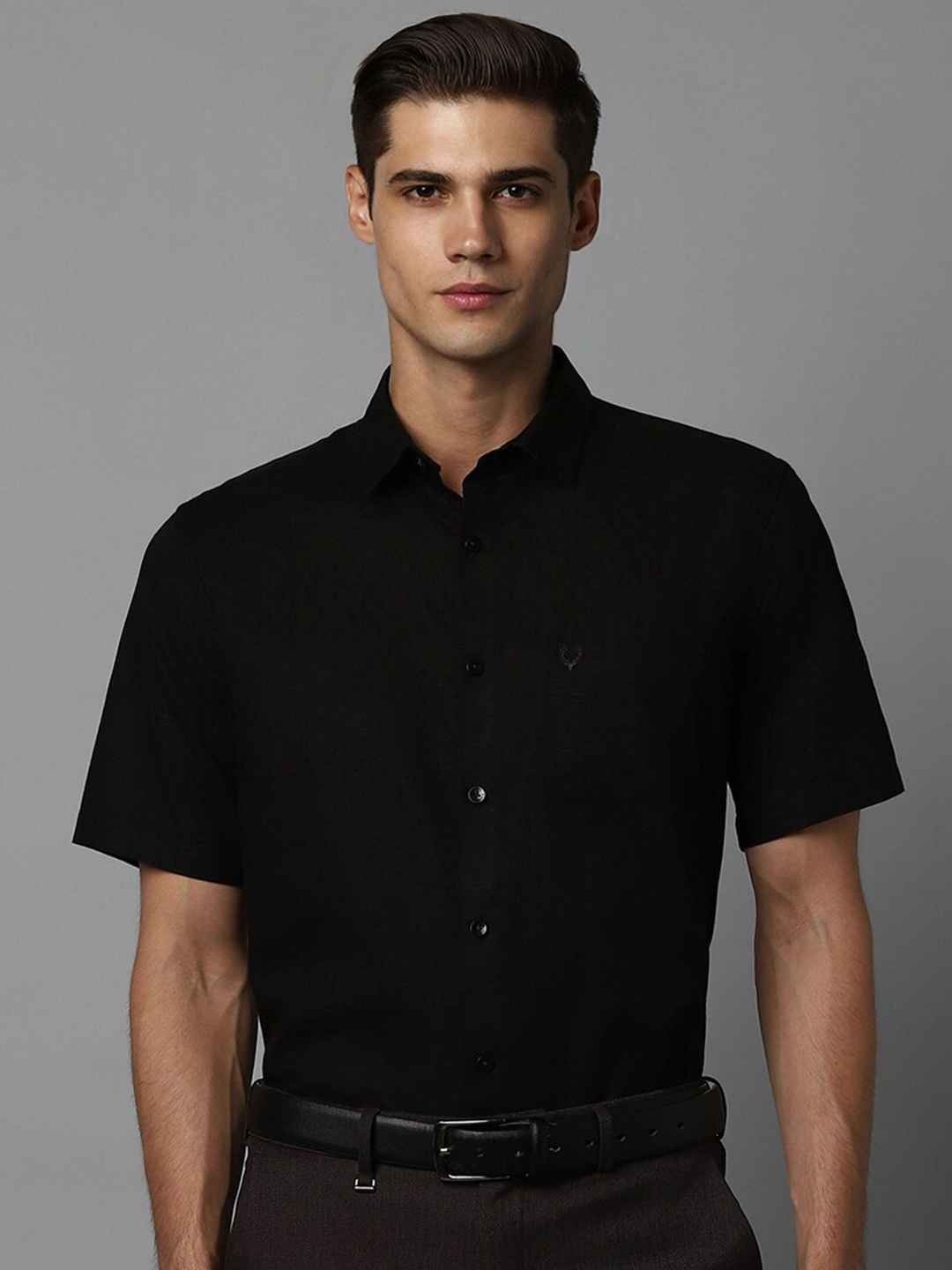 

Allen Solly Slim Fit Opaque Spread Collar Chest Pocket Half Sleeves Cotton Formal Shirt, Black