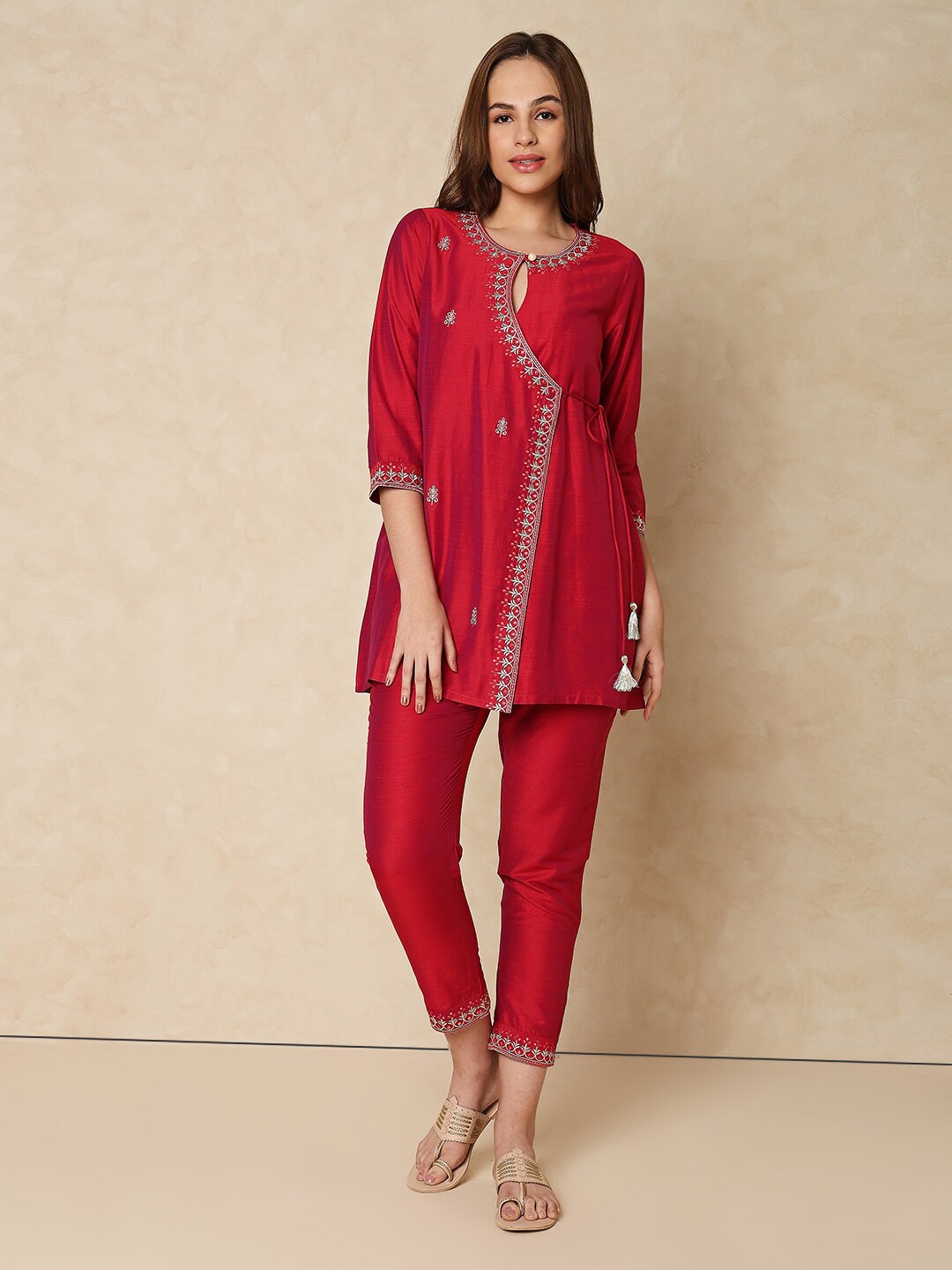 

Indifusion Ethnic Motifs Embroidered Angrakha Thread Work Co-Ord Set, Magenta
