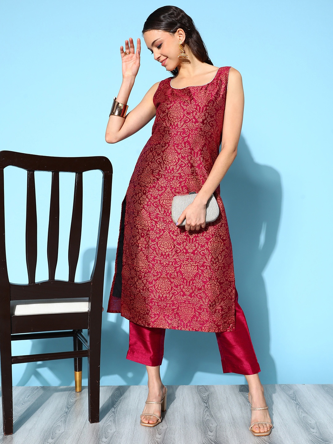 

Ahalyaa Ethnic Motifs Woven Design Kurta, Burgundy