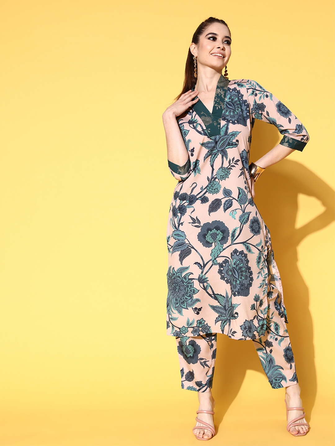 

Ahalyaa Floral V-Neck Regular Sleeves Straight Kurta With Trousers, Nude