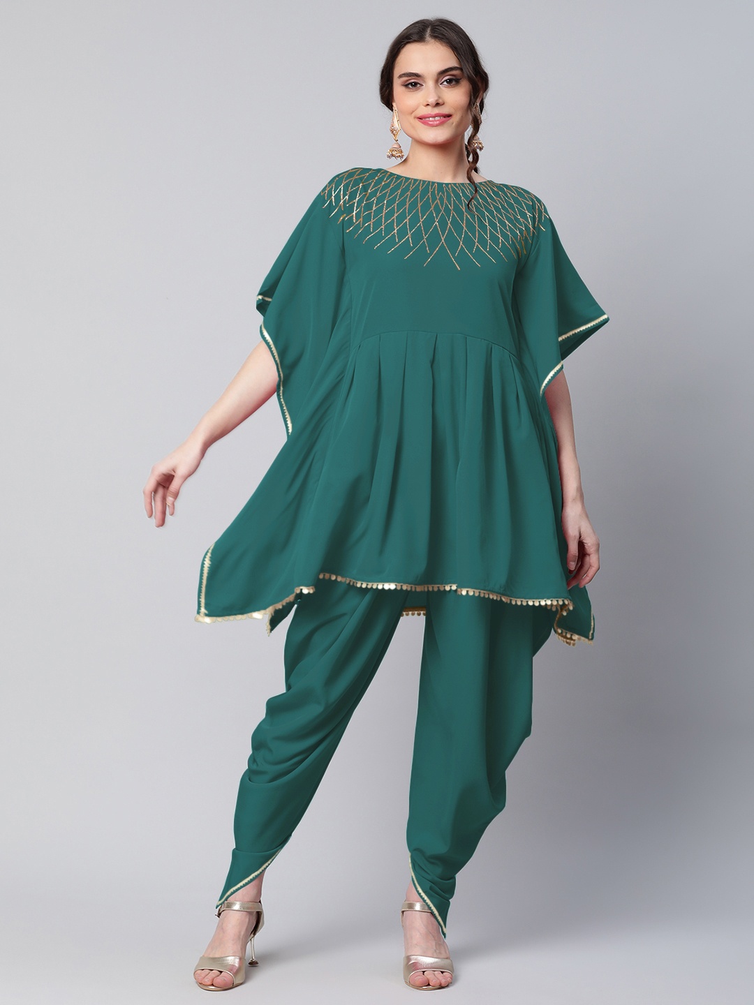 

Ahalyaa Abstract Sequinned Boat Neck Curved Top With Palazzos, Green