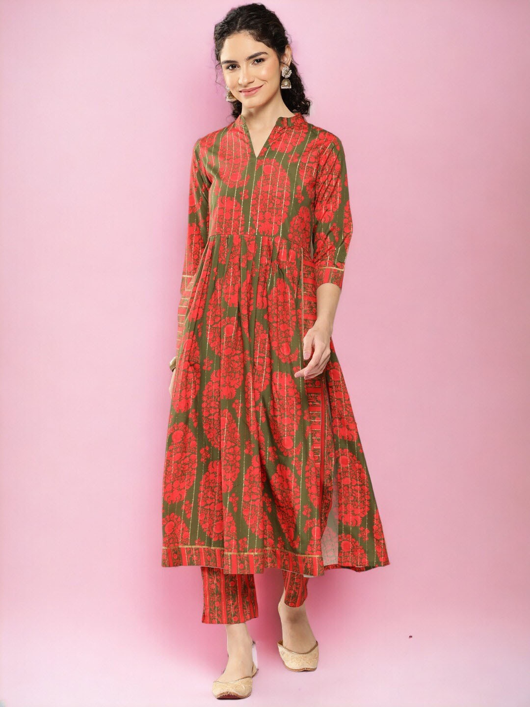 

Ahalyaa Floral Printed Pleated Gotta Patti Kurta with Trousers, Red