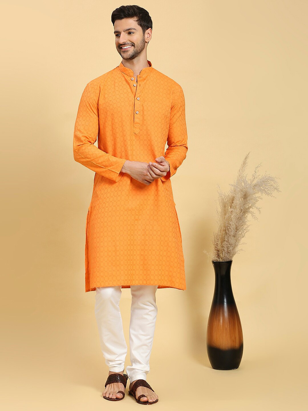 

RAJUBHAI HARGOVINDAS Geometric Woven Design Pure Cotton Straight Kurta, Orange
