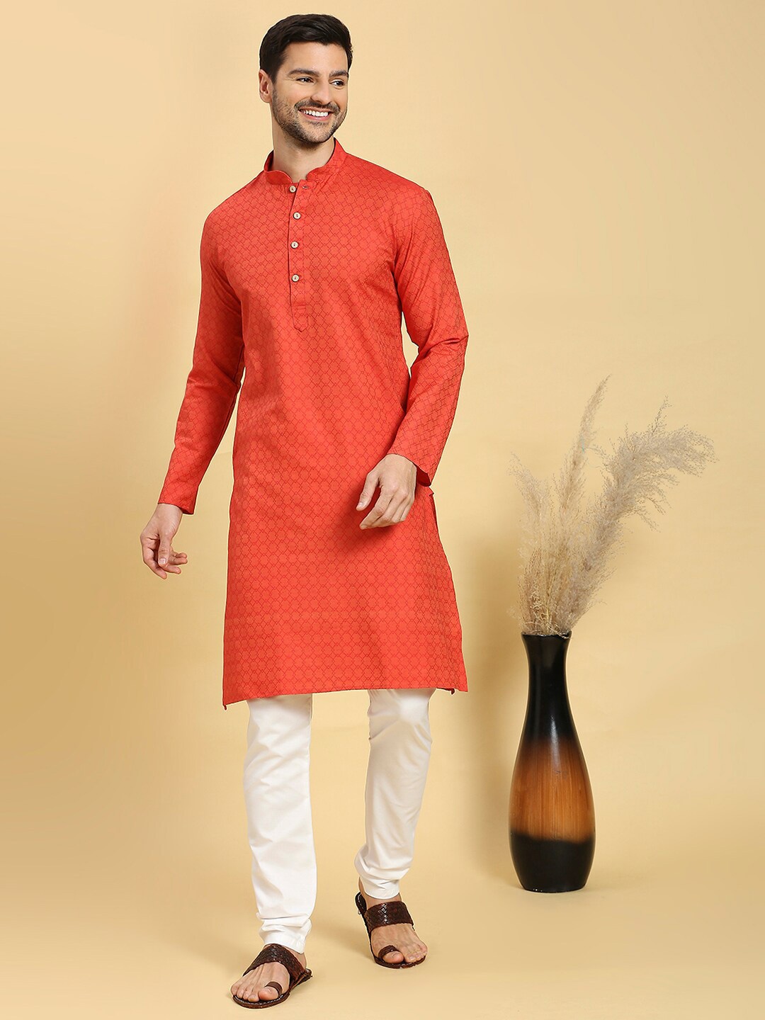 

RAJUBHAI HARGOVINDAS Geometric Woven Design Pure Cotton Straight Kurta, Red