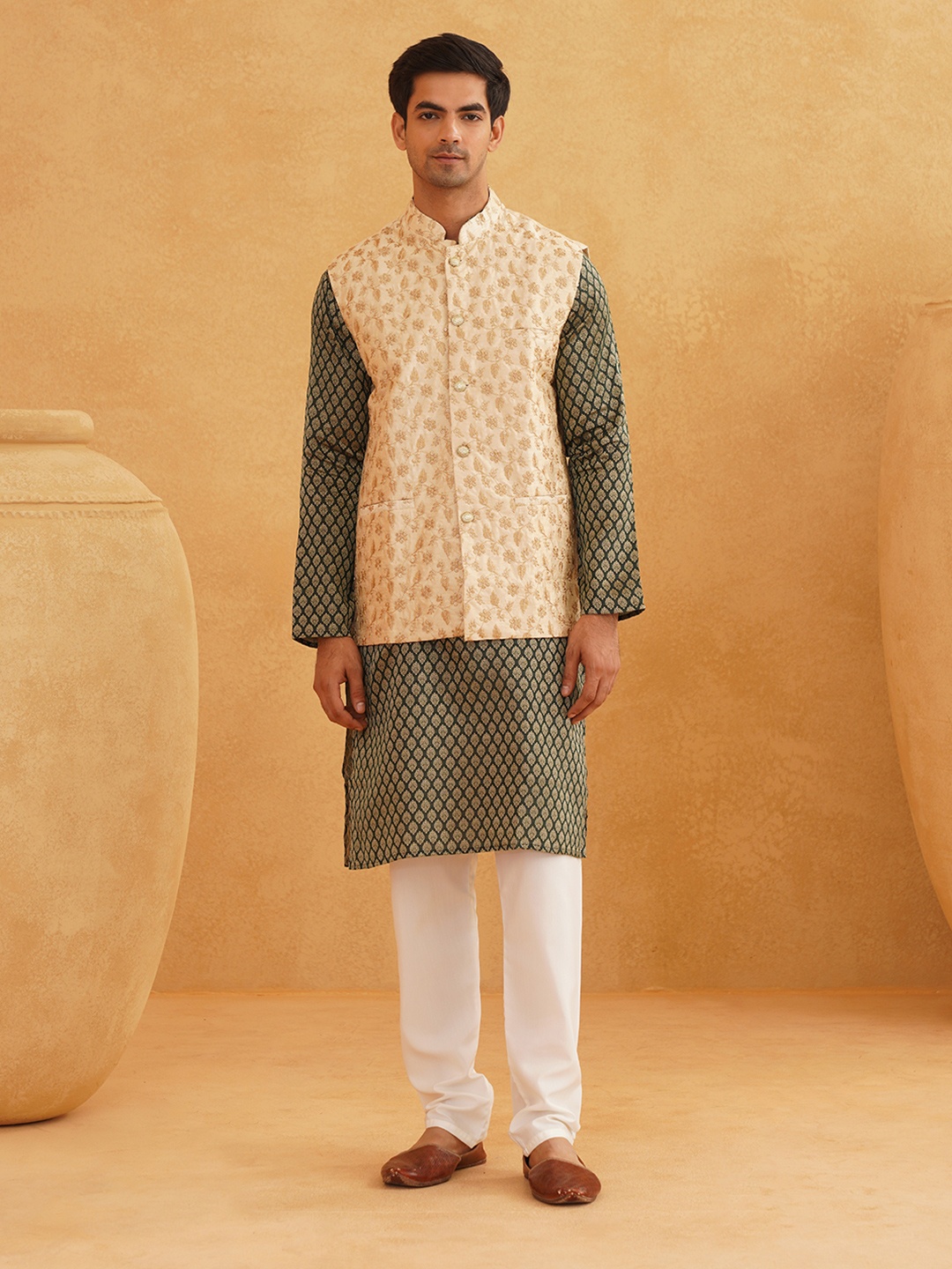 

SOJANYA Ethnic Motifs Woven Design Kurta With Pyjama & Nehru Jacket, Green