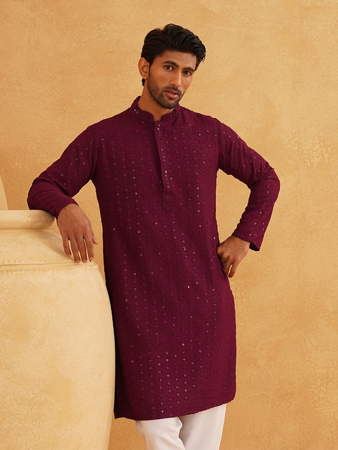 

SOJANYA Geometric Embroidered Pure Cotton Straight Kurta, Purple