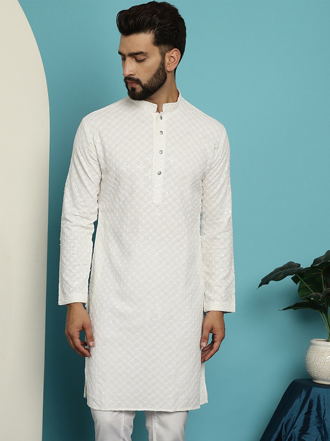 

SOJANYA Geometric Embroidered Pure Cotton Mandarin Collar Straight Kurta, White