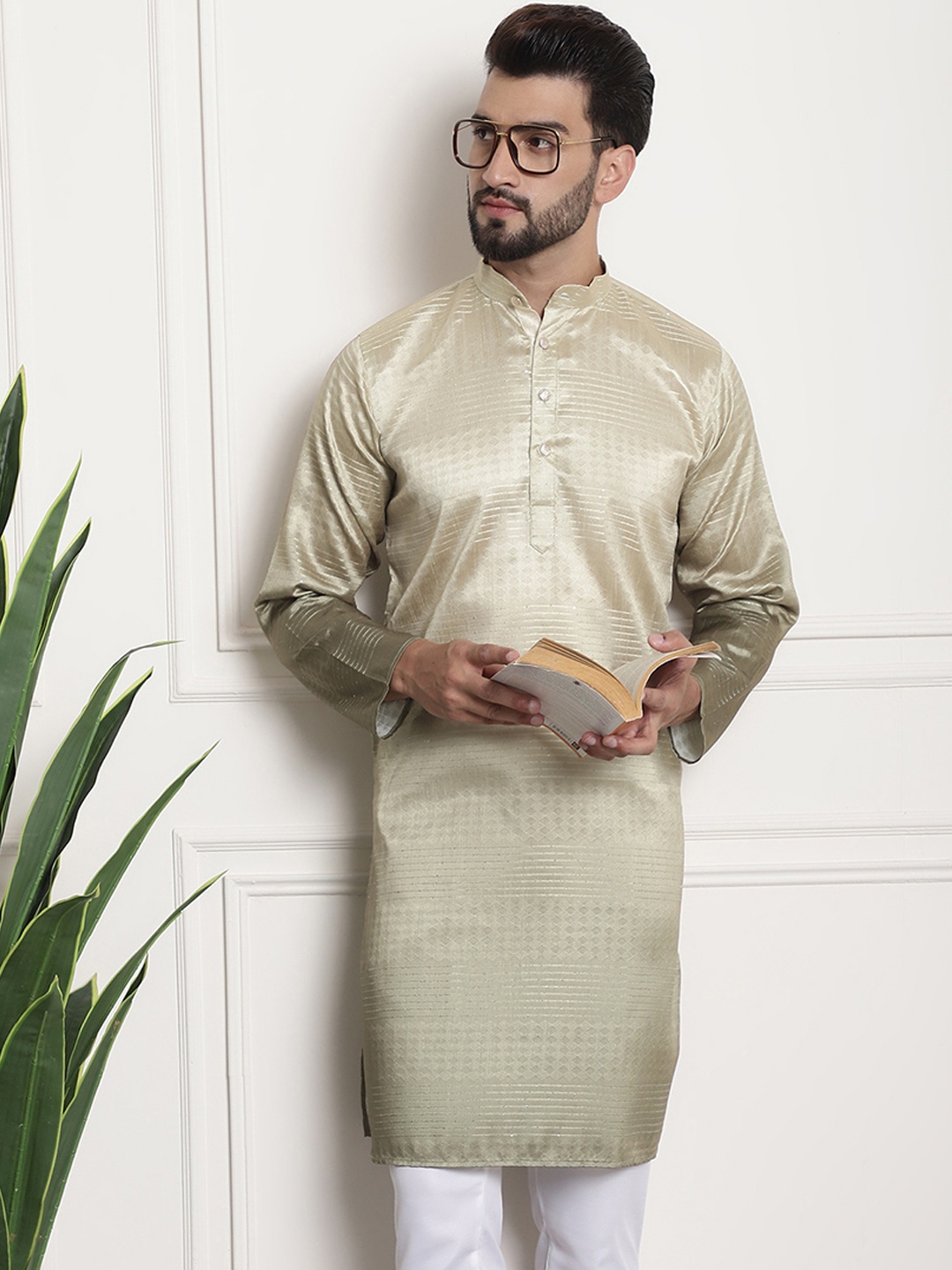 

SOJANYA Men Gold-Toned Thread Work Jacquard Kurta