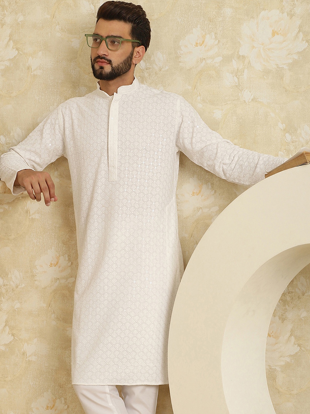 

SOJANYA Men White Flared Sleeves Thread Work Kurta