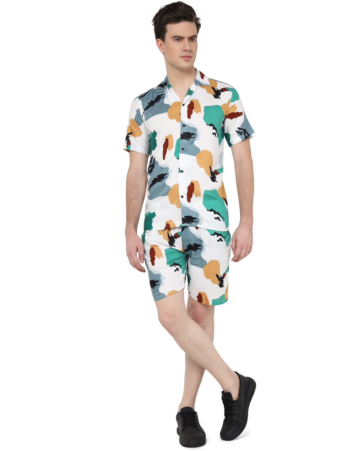 

FINIVO FASHION Printed Shirt With Shorts Co-Ords, White