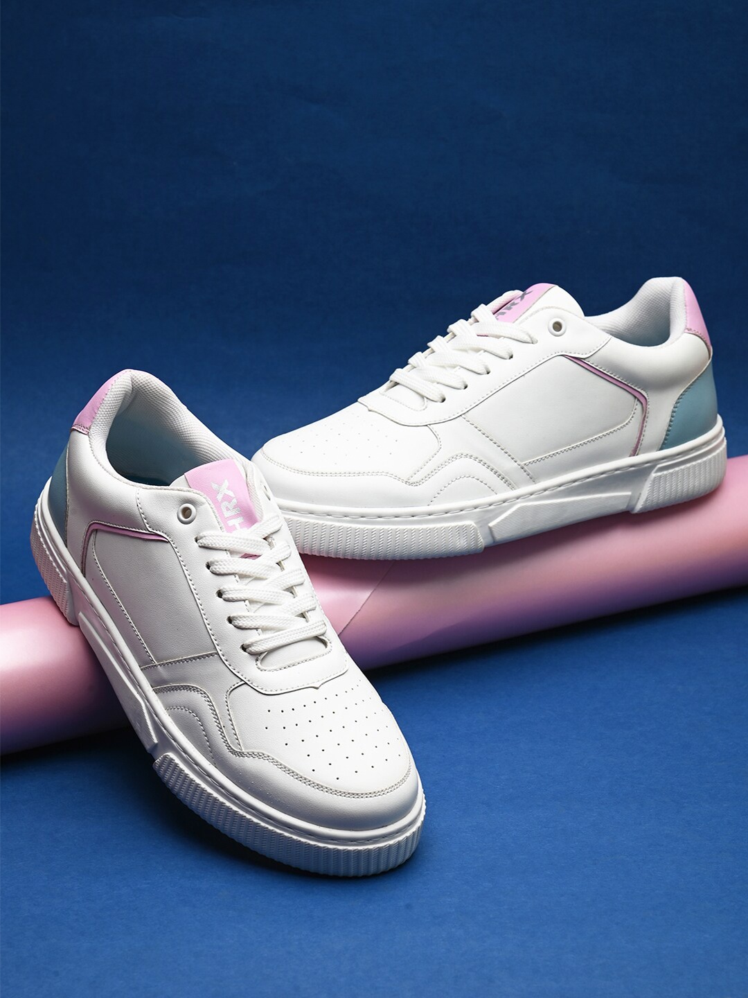 

HRX by Hrithik Roshan Women Round Toe Lightweight Sneakers, White