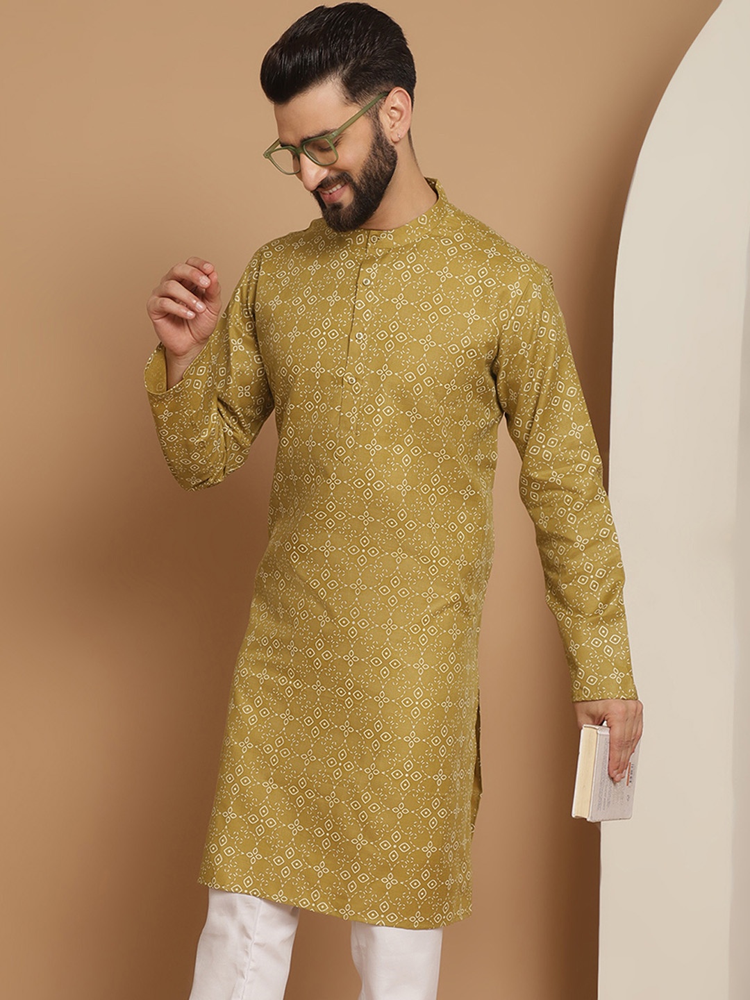 

Anouk Men Olive Green Geometric Thread Work Kurta