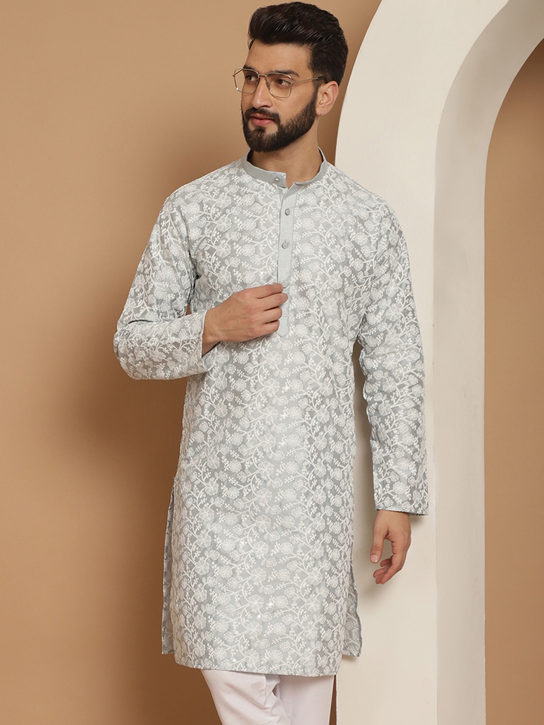 

Anouk Men Grey Geometric Thread Work Pathani Kurta