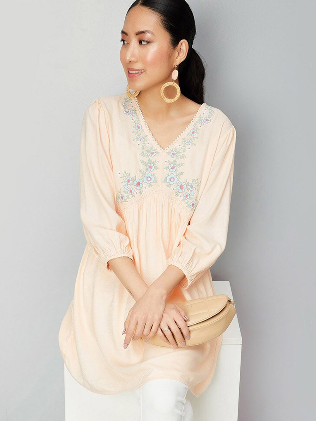 

max Floral Embroidered Tunic, Peach