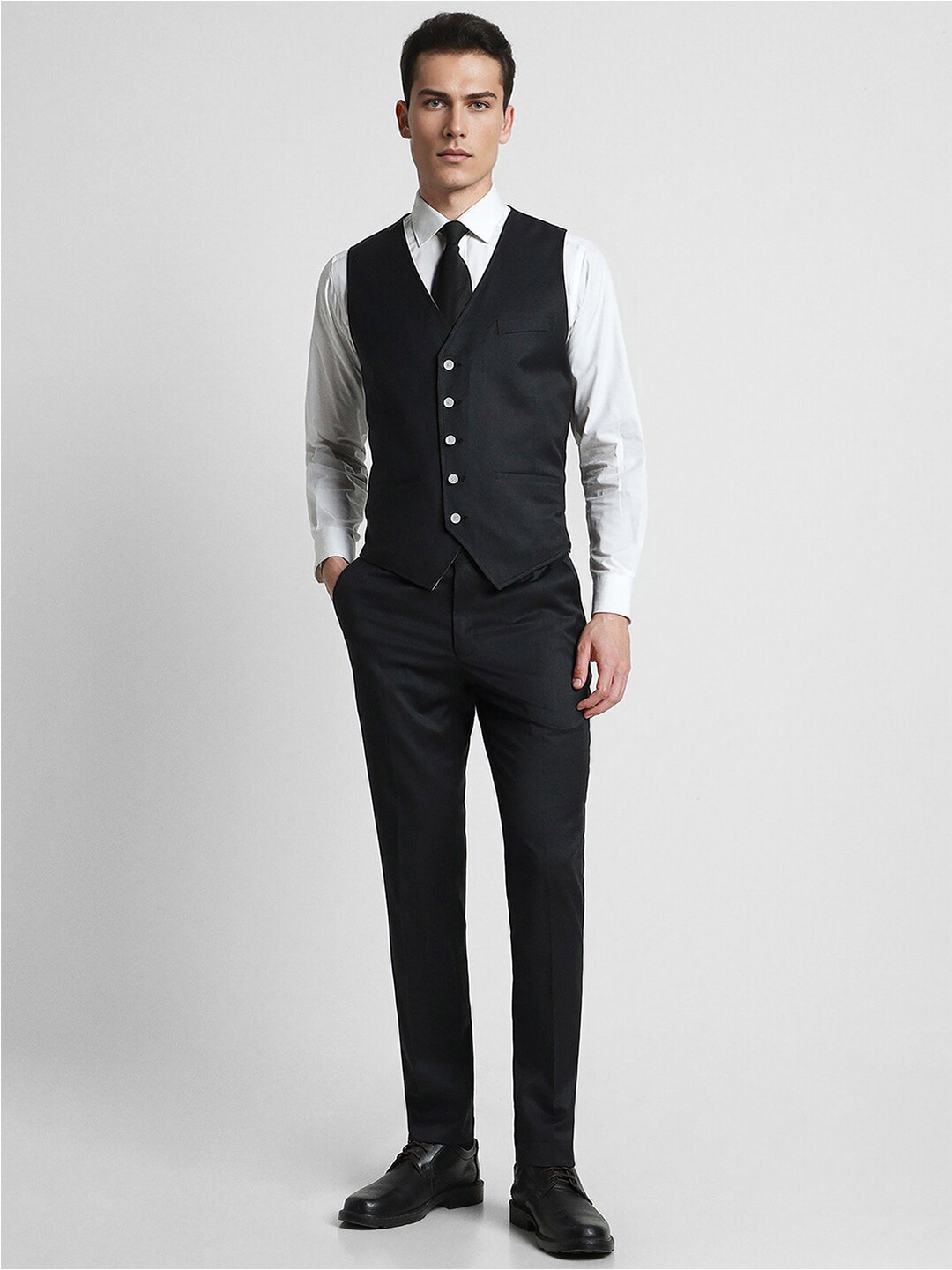 

Peter England Elite Slim-Fit Single-Breasted Three-Piece Formal Suit, Black