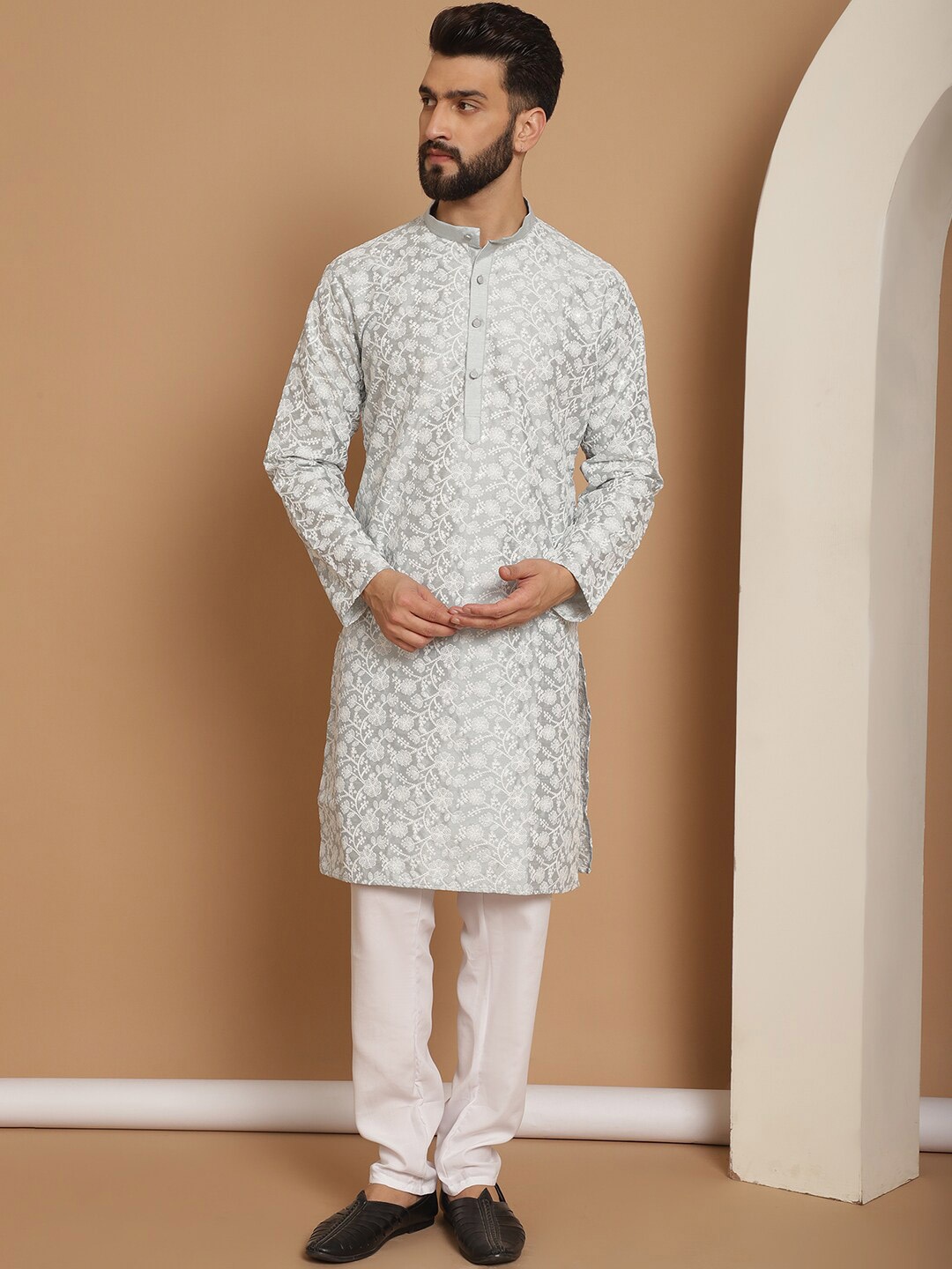 

Anouk Floral Embroidered Regular Thread Work Kurta With Churidar, Grey