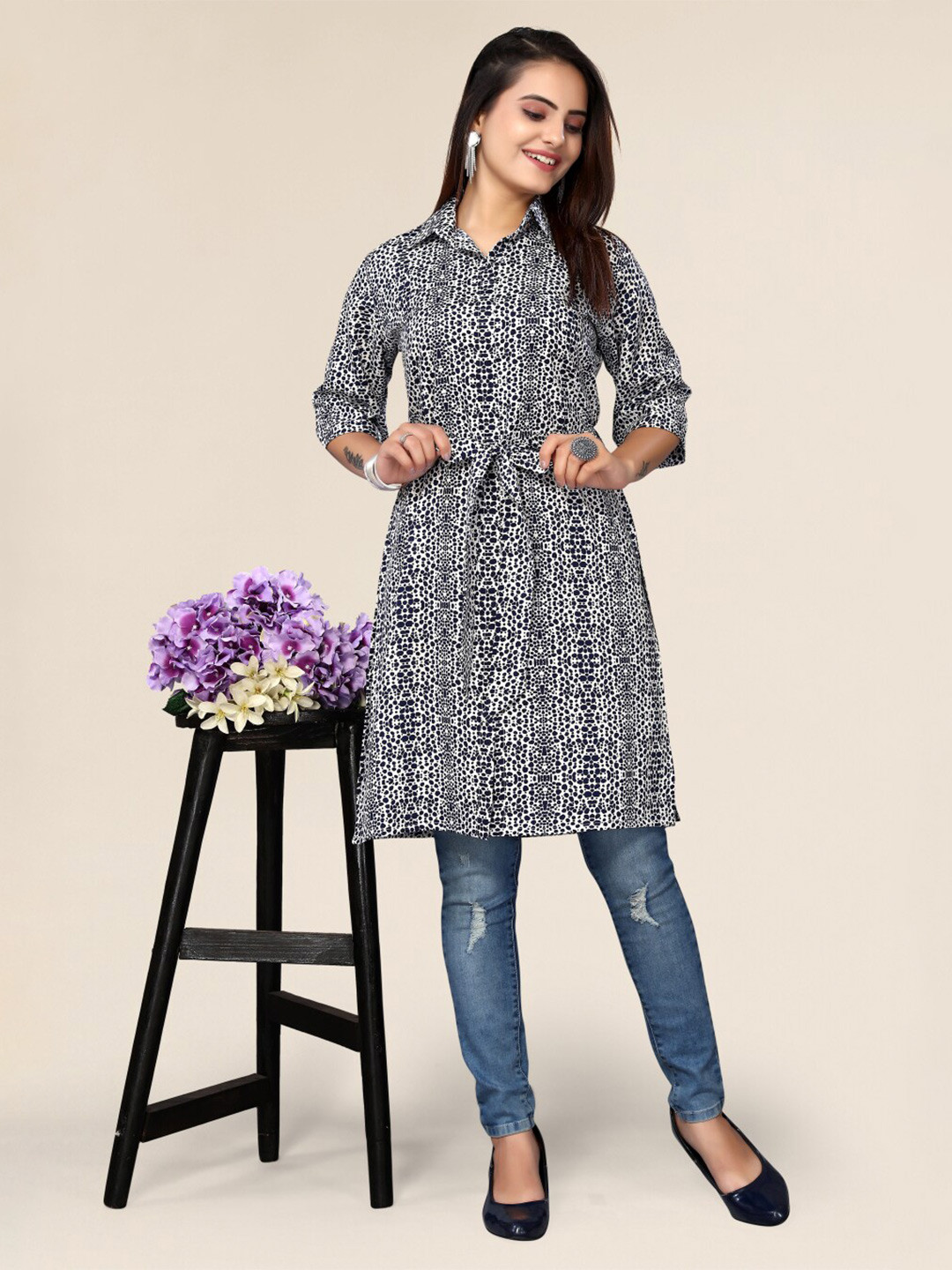 

Krimmple Abstract Printed Straight Kurta, White