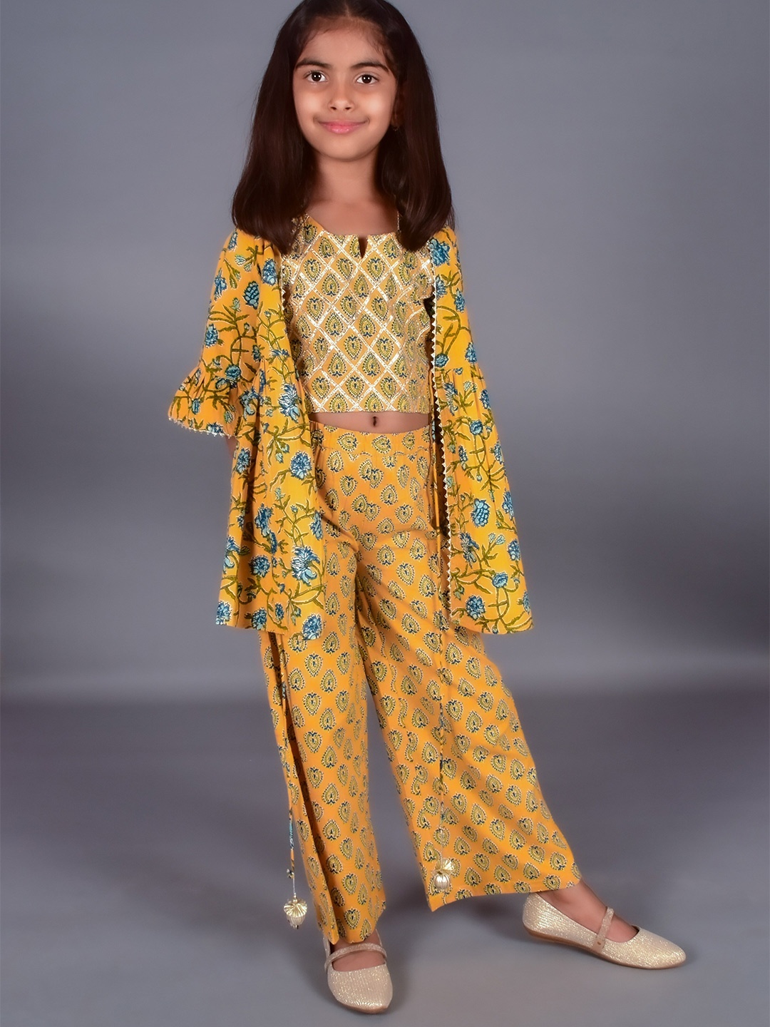 

BAESD Girls Boat neck Floral Printed Angrakha Gotta Patti Pure Cotton Top with Palazzos, Yellow