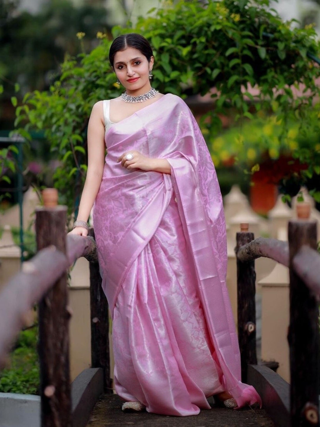 

Glorisa Ethnic Motifs Zari Silk Banarasi Saree, Pink