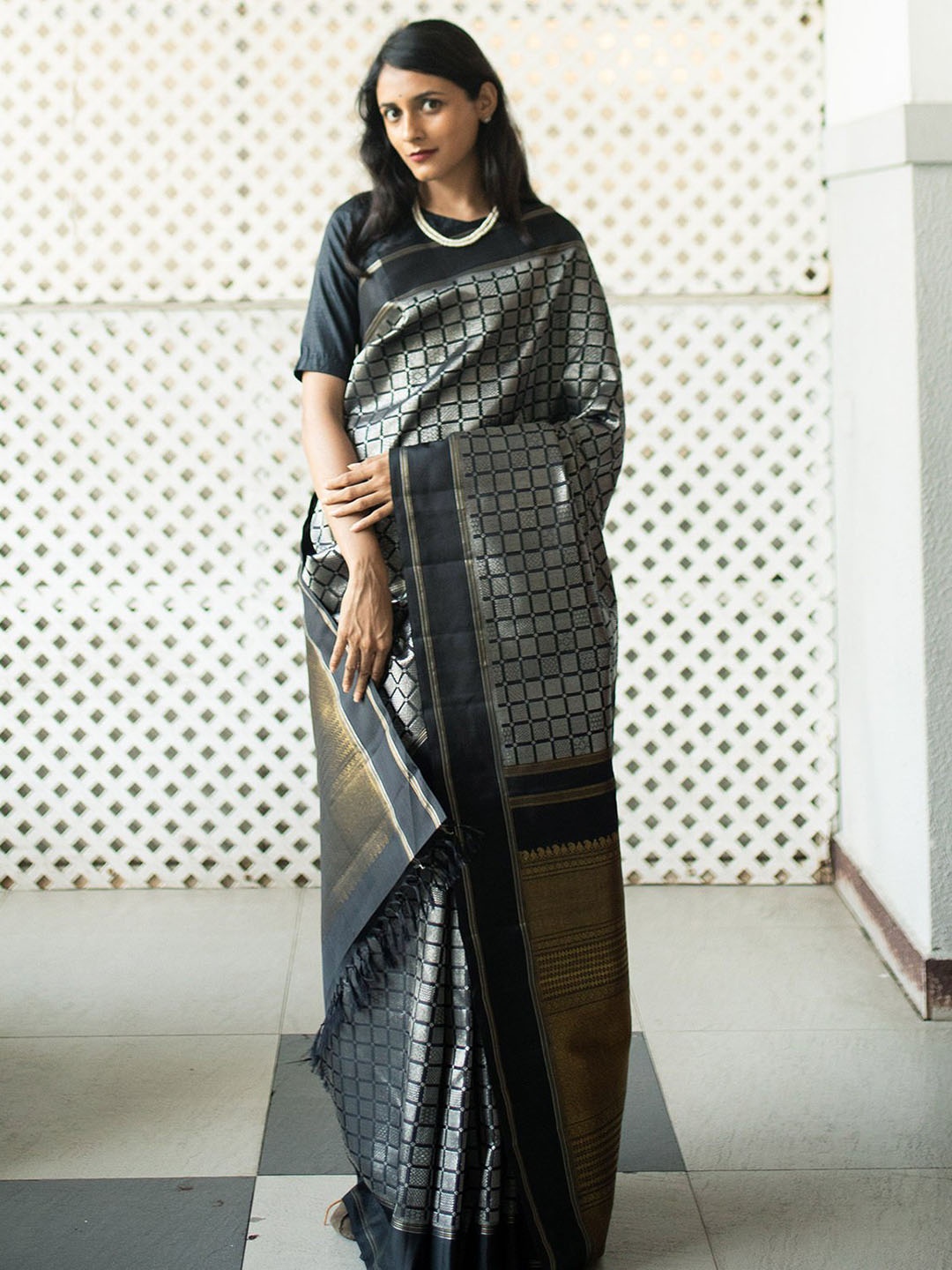 

Glorisa Ethnic Motifs Woven Design Zari Kanjeevaram Saree, Black