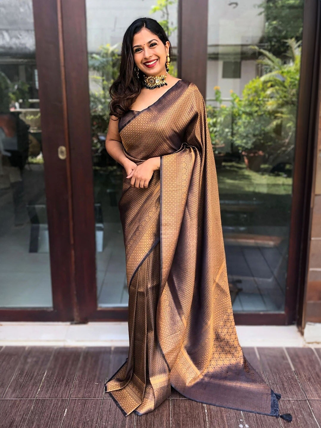 

Glorisa Floral Woven Design Zari Silk Banarasi Saree, Black