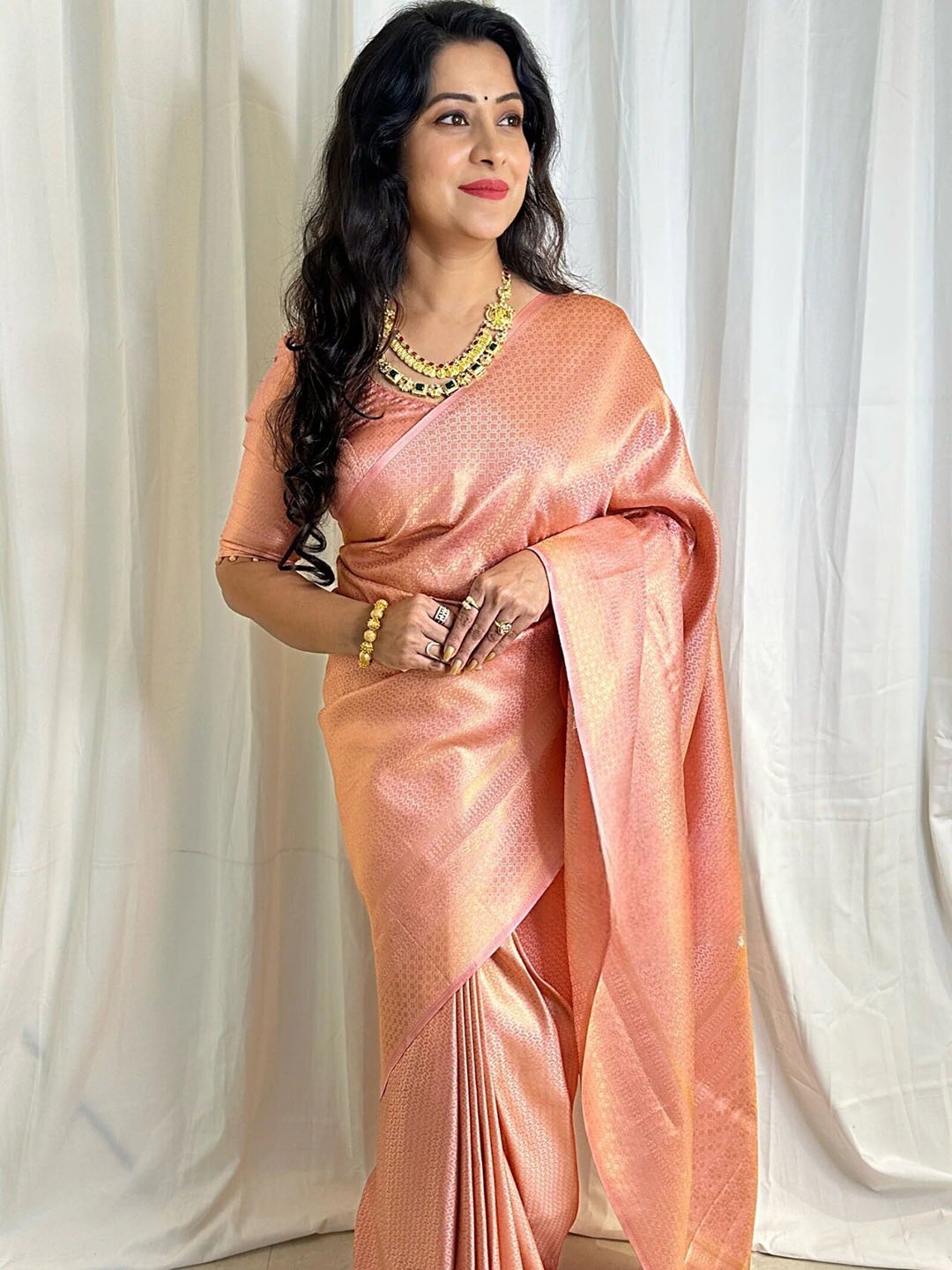 

Glorisa Ethnic Motifs Woven Design Zari Kanjeevaram Saree, Pink