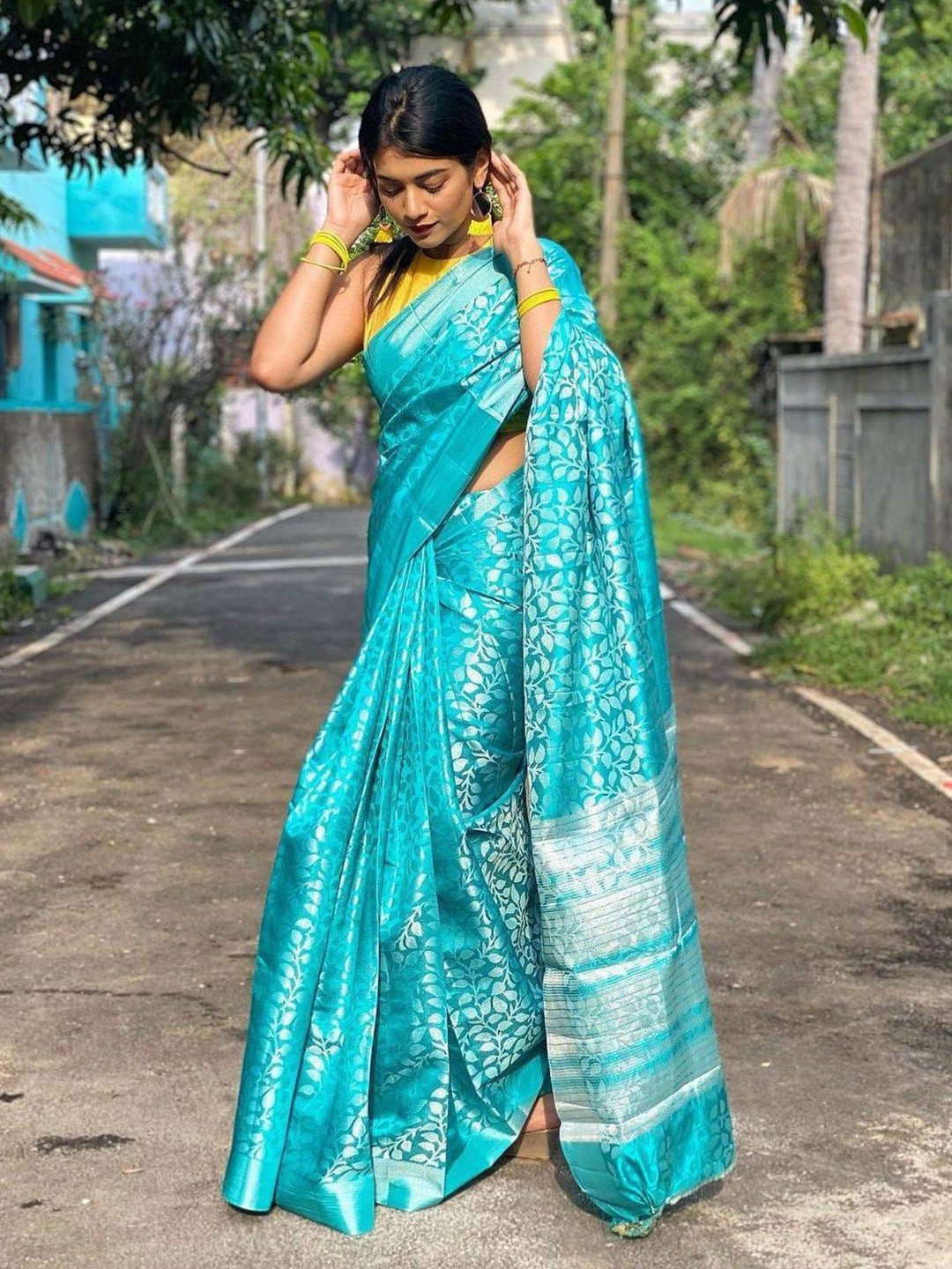 

Glorisa Floral Woven Design Zari Silk Banarasi Saree, Blue