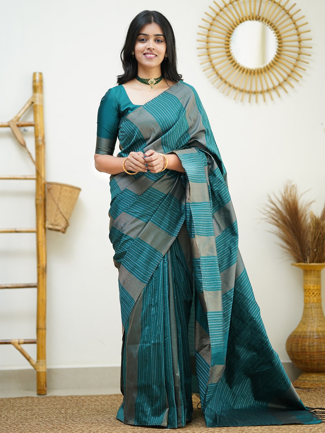 

Glorisa Ethnic Motifs Zari Silk Blend Banarasi Saree, Green