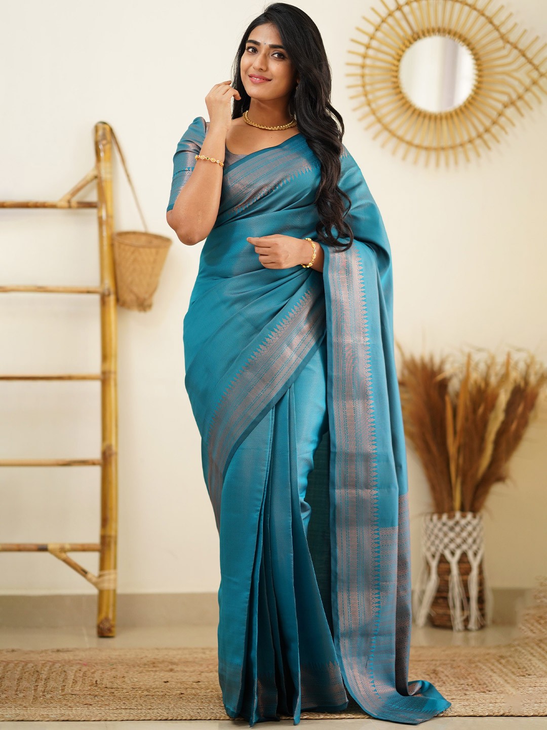 

Glorisa Ethnic Motifs Zari Silk Banarasi Saree, Green