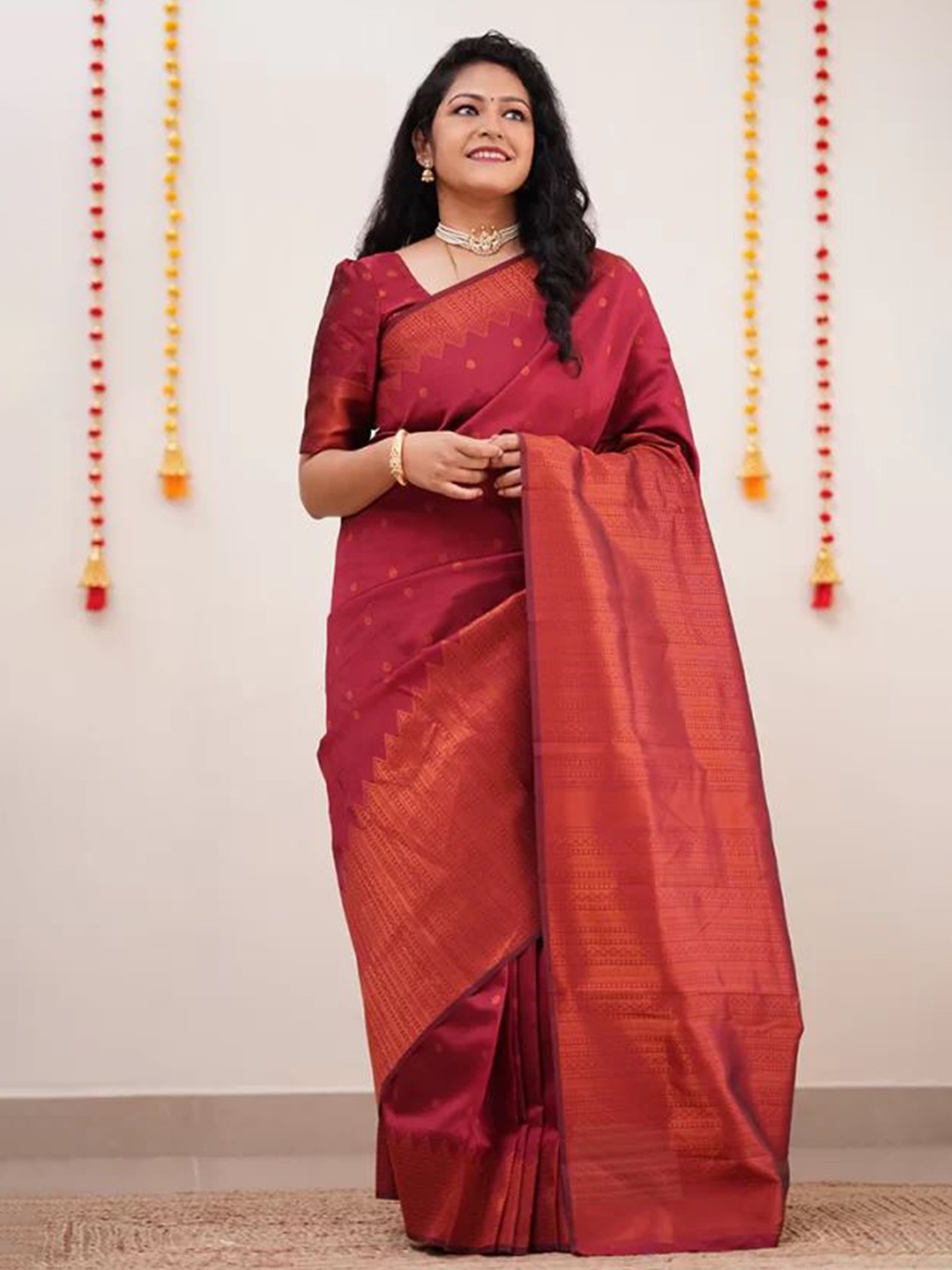 

Glorisa Ethnic Motifs Woven Design Zari Kanjeevaram Saree, Maroon