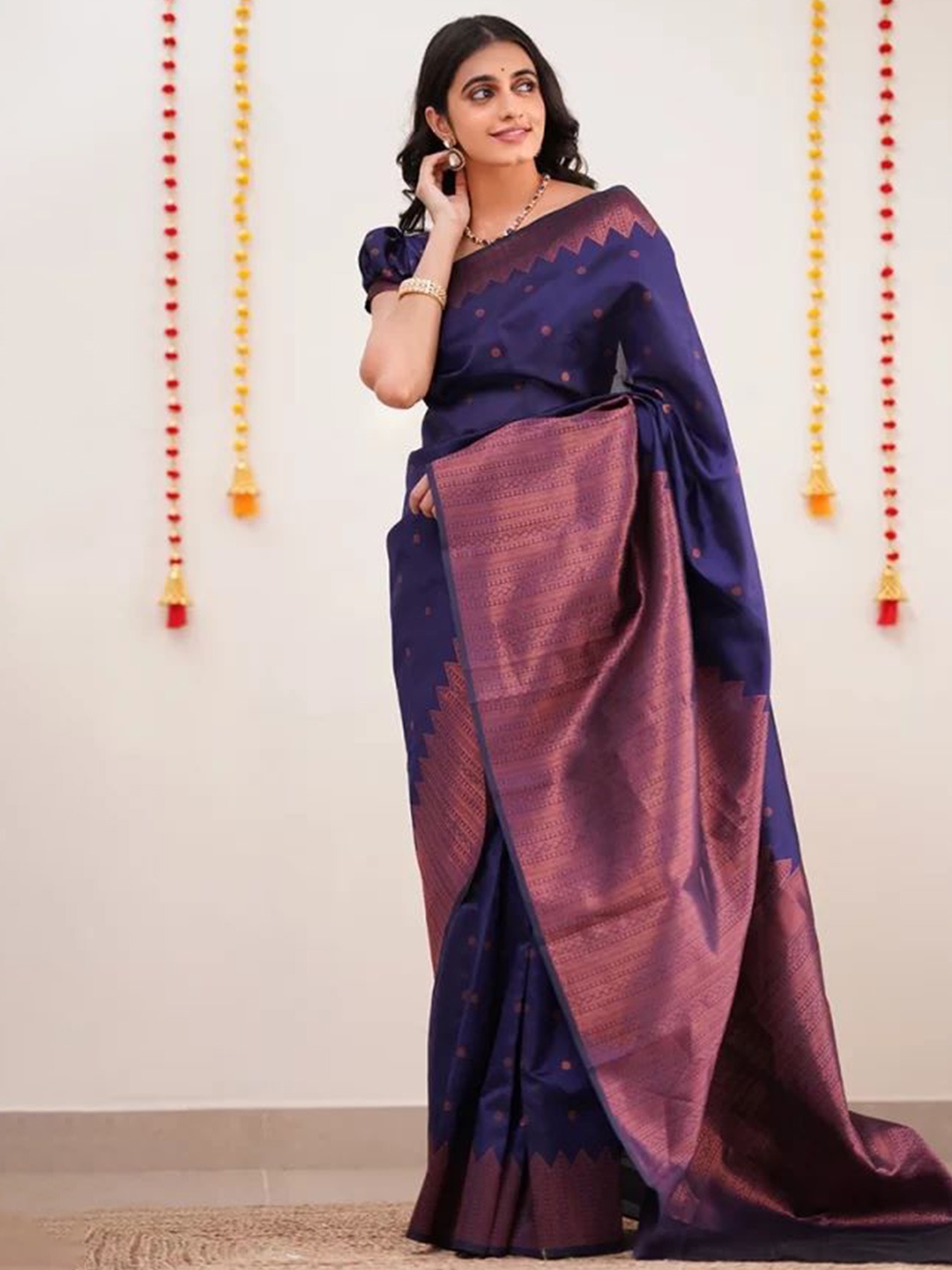 

Glorisa Ethnic Motifs Woven Design Zari Kanjeevaram Saree, Blue