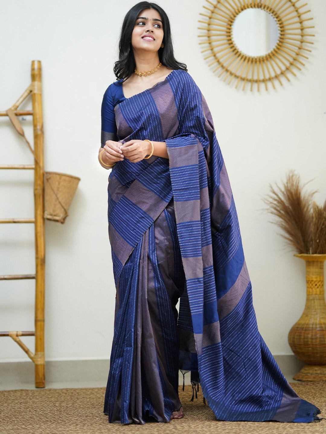 

Glorisa Geometric Woven Design Zari Silk Banarasi Saree, Navy blue