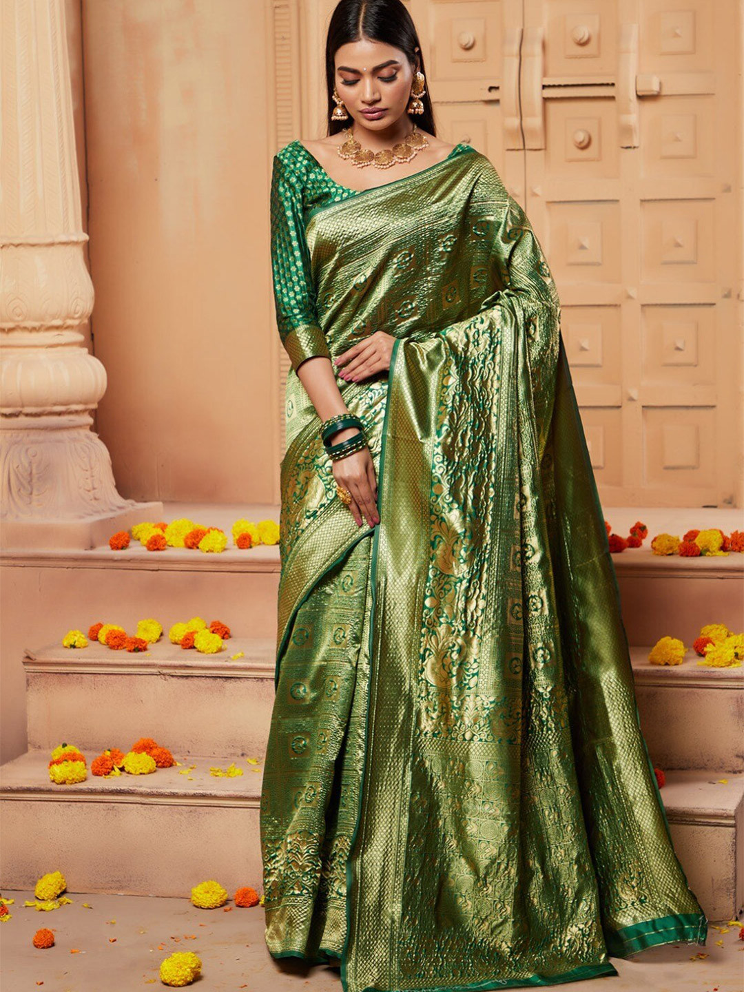 

Glorisa Floral Woven Design Zari Silk Banarasi Saree, Green