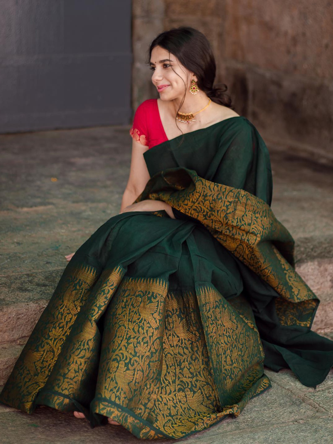 

Glorisa Ethnic Motifs Woven Design Zari Kanjeevaram Saree, Green