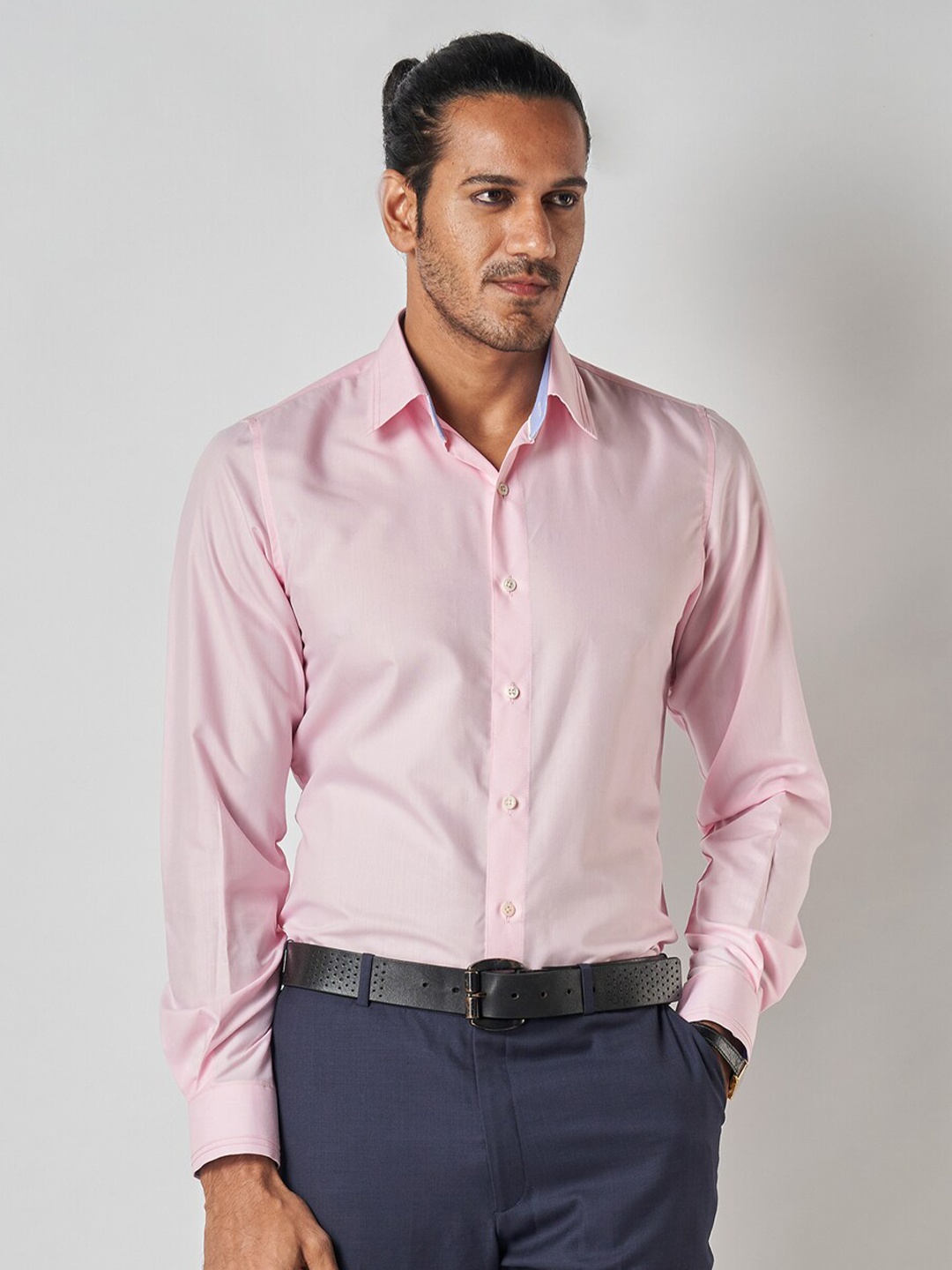 

Bubber Blu Relaxed Fit Chambray Weaved Opaque Formal Shirt, Pink