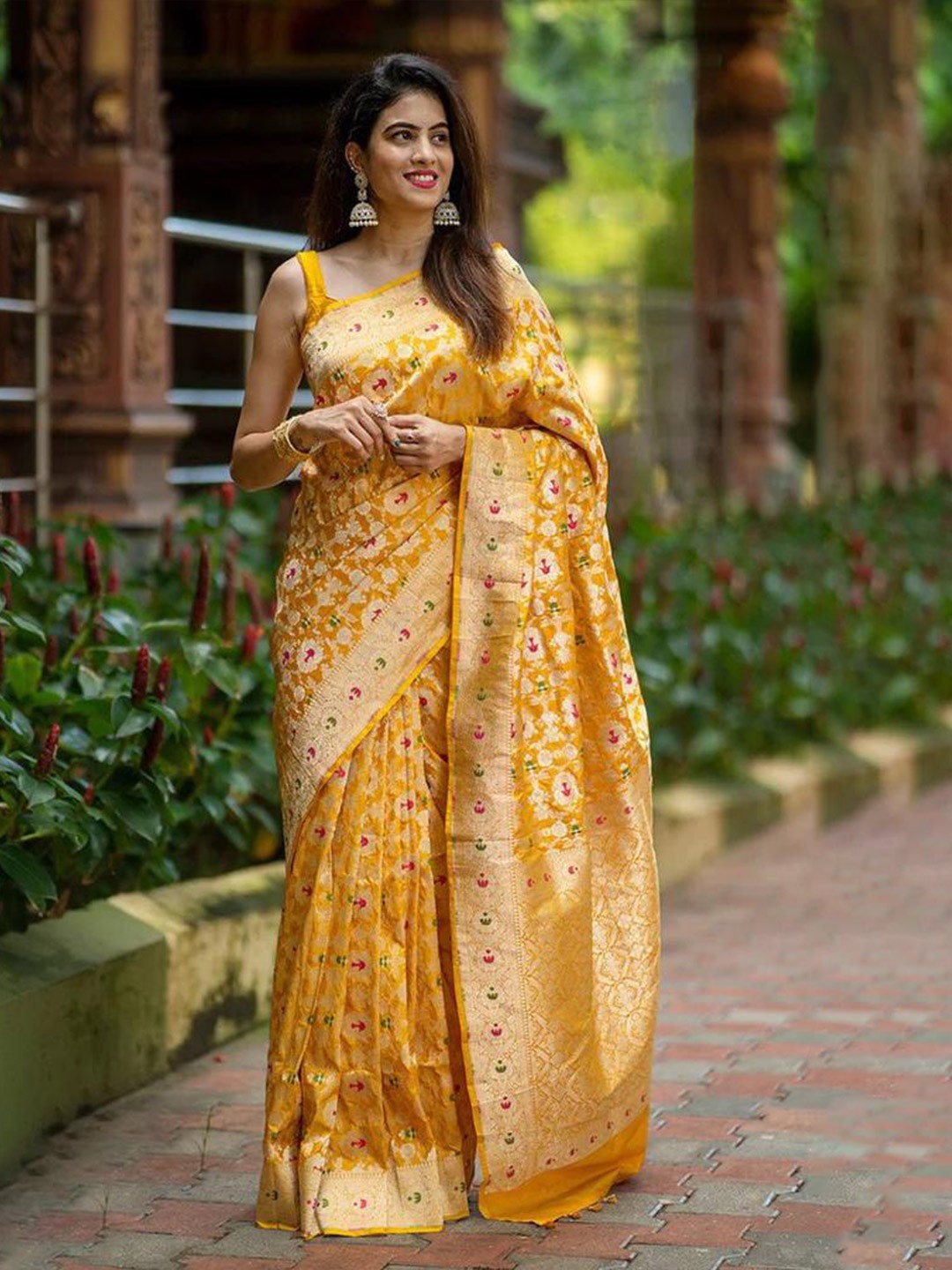 

Visit Wear Woven Design Ethnic Motifs Zari Kanjeevaram Saree, Yellow