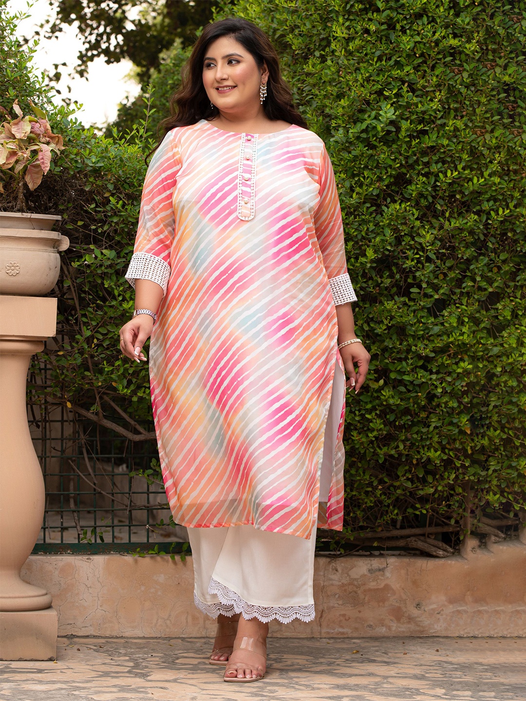 

PrettyPlus by Desinoor.com Plus Size Leheriya Printed Straight Organza Kurta, White