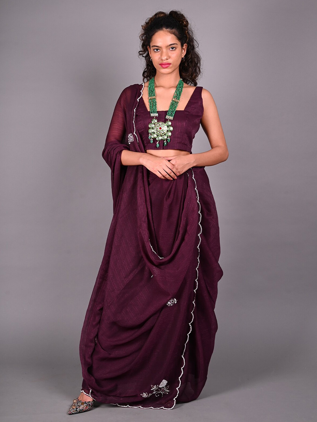 

ODETTE Floral Embroidered Saree, Violet
