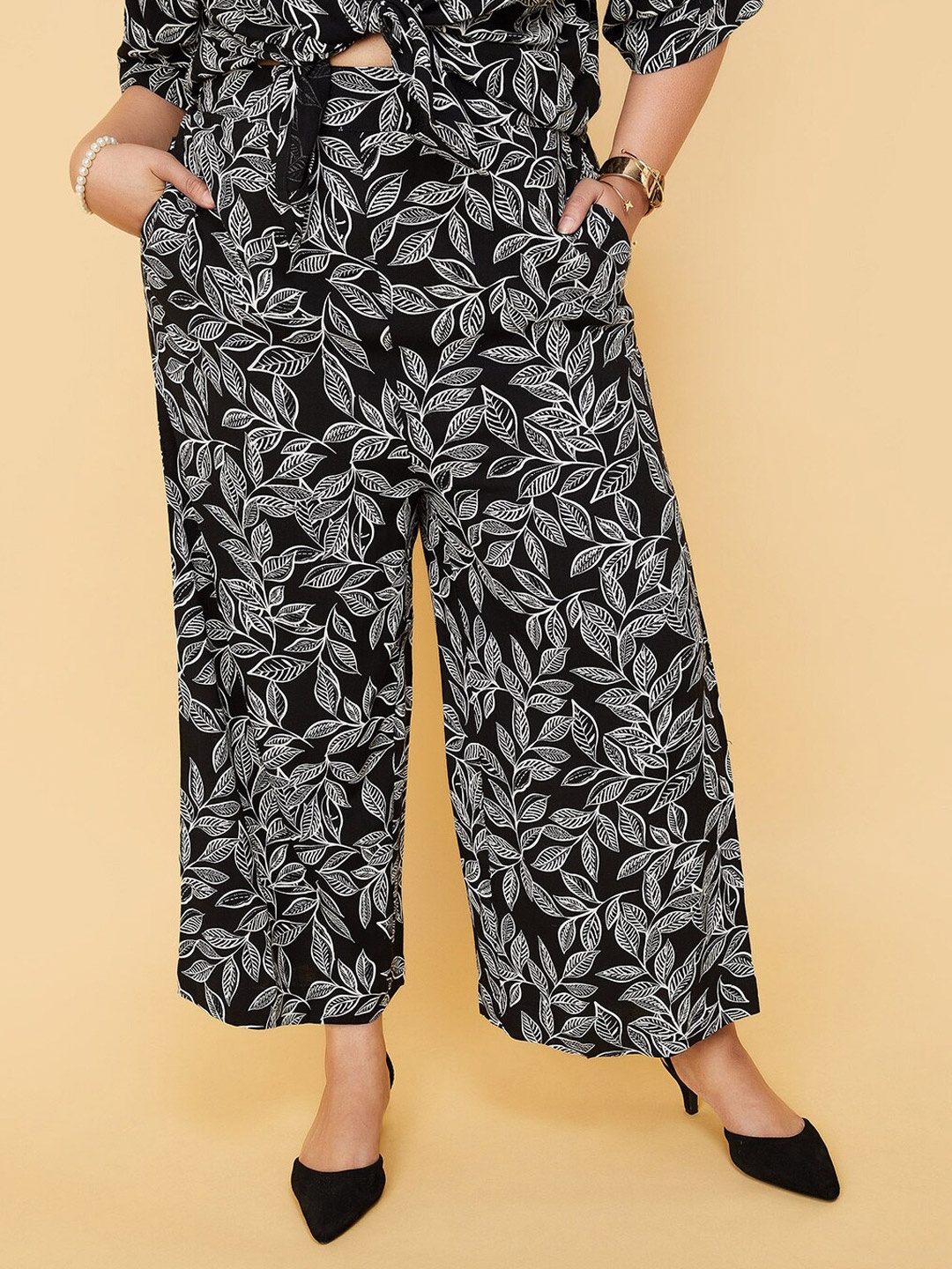 

max Women Viscose Rayon Floral Printed Parallel Trousers, Black